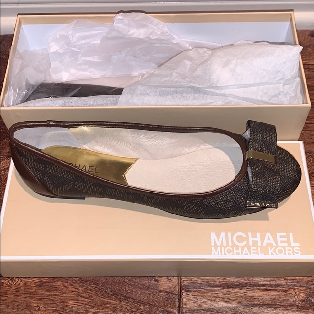 NIB Michael Kors Signature Ballet Flat w/Bow